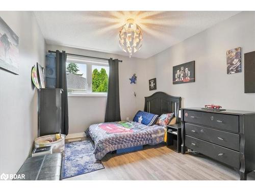 20 Iris Crescent, Brampton, ON - Indoor Photo Showing Bedroom