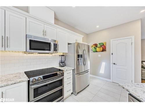 91 Cumming Drive, Barrie, ON - Indoor Photo Showing Kitchen With Upgraded Kitchen