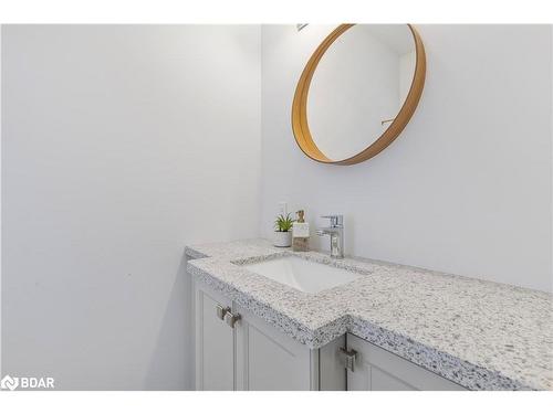 1592 Rizzardo Crescent, Innisfil, ON - Indoor Photo Showing Bathroom