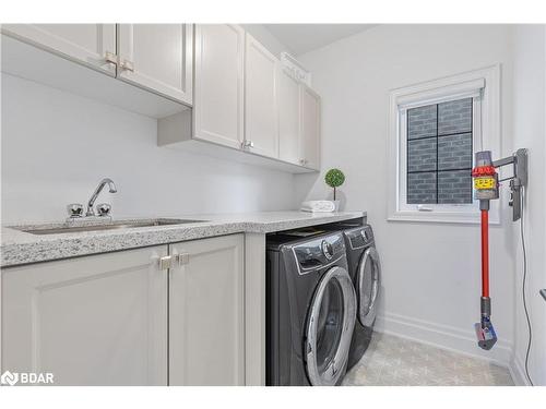 1592 Rizzardo Crescent, Innisfil, ON - Indoor Photo Showing Laundry Room