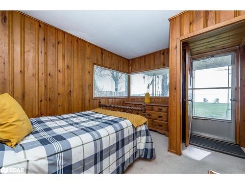 297 Beach Road, Innisfil, ON - Indoor Photo Showing Bedroom