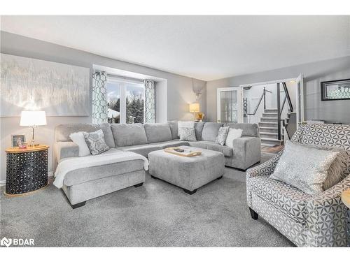 101 Highland Drive, Oro-Medonte, ON - Indoor Photo Showing Living Room