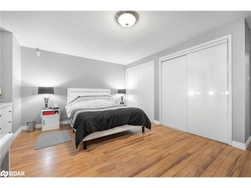 101 Highland Drive, Oro-Medonte, ON - Indoor Photo Showing Bedroom