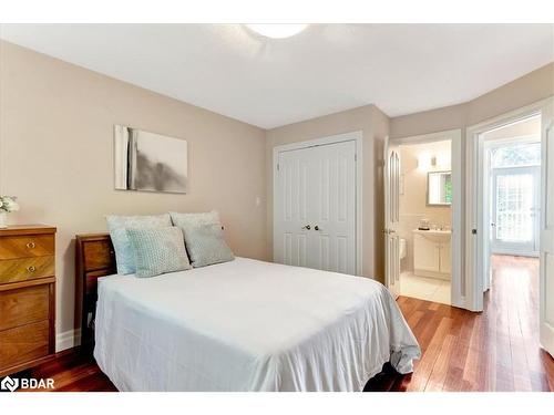 410 Linda Lane, Wasaga Beach, ON - Indoor Photo Showing Bedroom