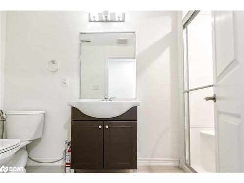 Lower-7211 Lionshead Avenue, Niagara Falls, ON - Indoor Photo Showing Bathroom
