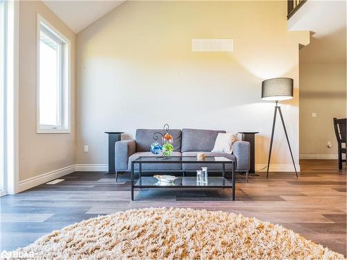 142 Harrison St Street, Elora, ON - Indoor Photo Showing Living Room