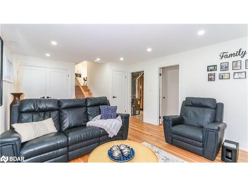 134 Switzer Street, New Lowell, ON - Indoor Photo Showing Living Room