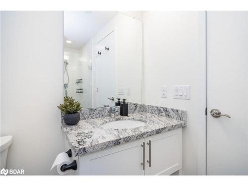 115-40 Horseshoe Boulevard, Oro-Medonte, ON - Indoor Photo Showing Bathroom