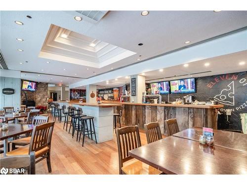115-40 Horseshoe Boulevard, Oro-Medonte, ON - Indoor Photo Showing Dining Room