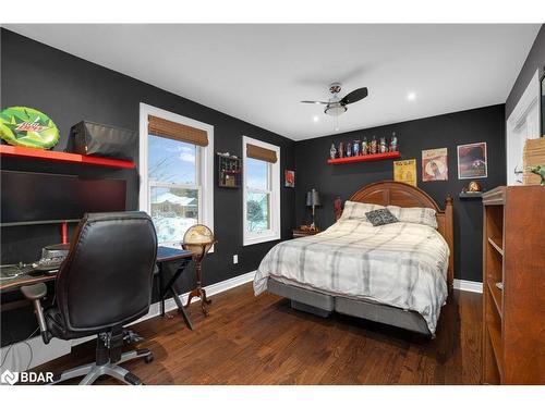 9 Bridle Path, Oro-Medonte, ON - Indoor Photo Showing Bedroom