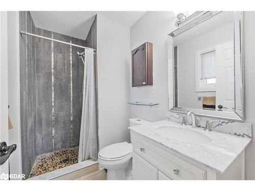 33 Glen Oak Court, Barrie, ON - Indoor Photo Showing Bathroom
