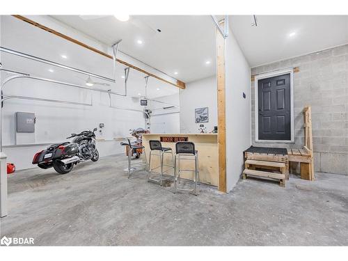 33 Glen Oak Court, Barrie, ON - Indoor Photo Showing Garage
