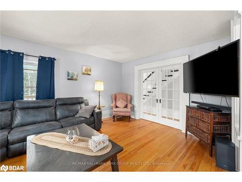 397 Mara Road, Beaverton, ON - Indoor Photo Showing Living Room