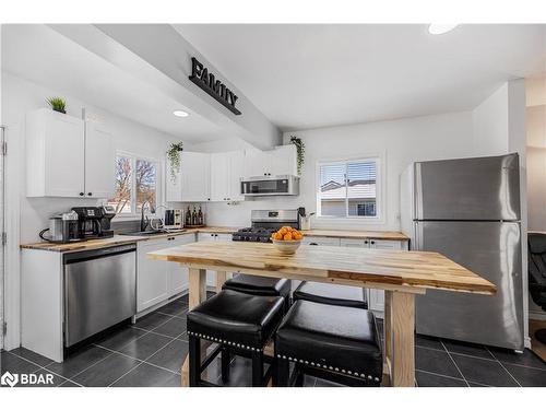 786 Chestnut Street, Innisfil, ON - Indoor Photo Showing Kitchen With Stainless Steel Kitchen