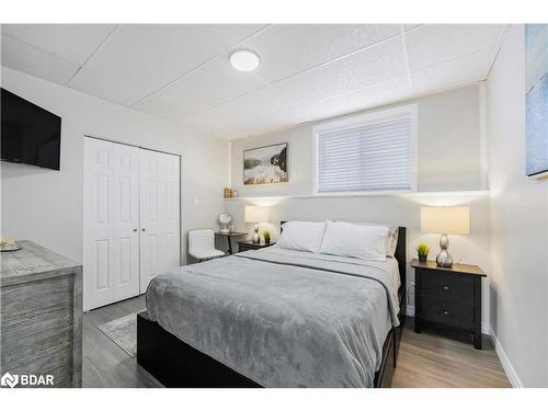 786 Chestnut Street, Innisfil, ON - Indoor Photo Showing Bedroom