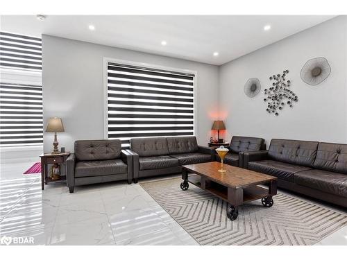 3009 Mcrobbie Crescent, Windsor, ON - Indoor Photo Showing Living Room