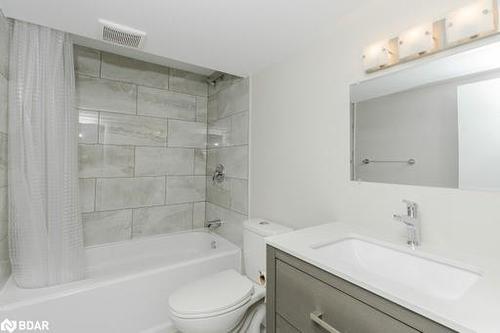 240 Wellington Street E, Barrie, ON - Indoor Photo Showing Bathroom