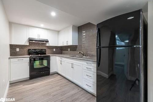 240 Wellington Street E, Barrie, ON - Indoor Photo Showing Kitchen