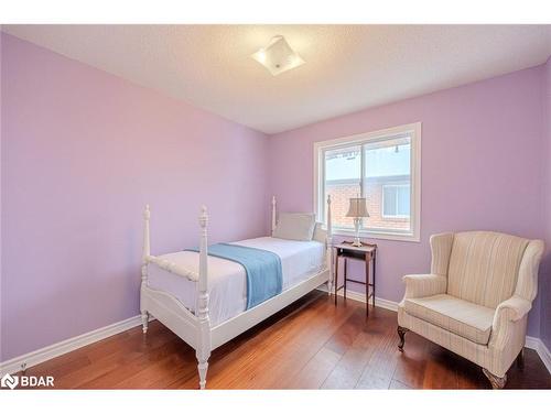 18 Florence Park Road, Barrie, ON - Indoor Photo Showing Bedroom