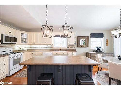 44 Second Street, Tiny, ON - Indoor Photo Showing Kitchen With Double Sink