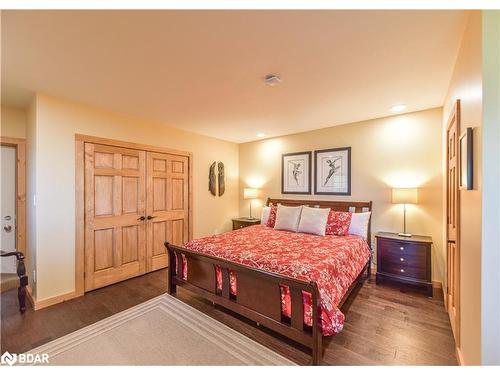 2398 Lakeshore Drive, Ramara, ON - Indoor Photo Showing Bedroom