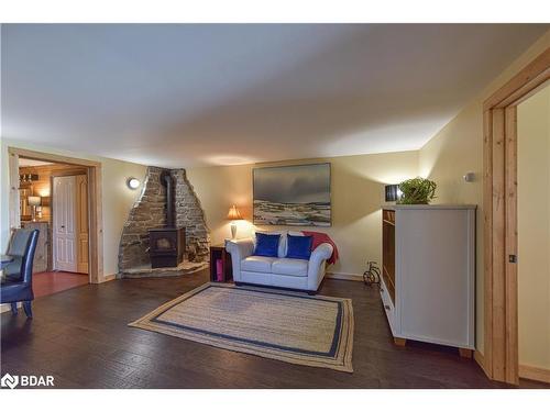 2398 Lakeshore Drive, Ramara, ON - Indoor Photo Showing Living Room