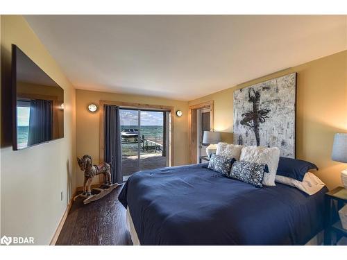 2398 Lakeshore Drive, Ramara, ON - Indoor Photo Showing Bedroom