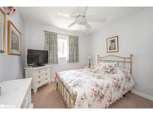 40 Flora Drive, Innisfil, ON - Indoor Photo Showing Bedroom