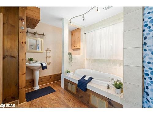 51 Sugarbush Trail, Fenelon Falls, ON - Indoor Photo Showing Bathroom