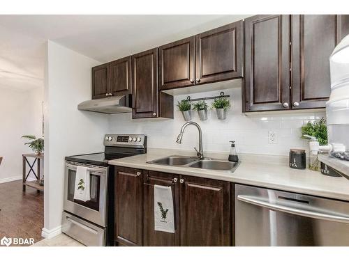 19 Loggers Run, Barrie, ON - Indoor Photo Showing Kitchen With Double Sink