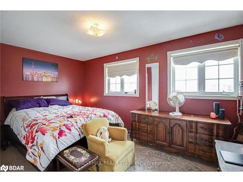 57 Michael Crescent, Barrie, ON - Indoor Photo Showing Bedroom