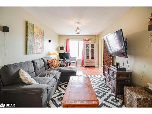 57 Michael Crescent, Barrie, ON - Indoor Photo Showing Living Room