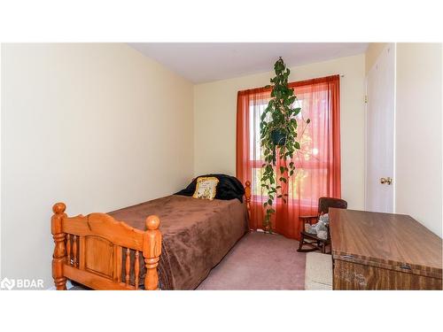 181 Little Avenue, Barrie, ON - Indoor Photo Showing Bedroom