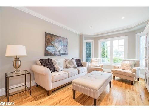 136 Park Drive, Stouffville, ON - Indoor Photo Showing Living Room