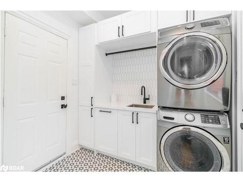 136 Park Drive, Stouffville, ON - Indoor Photo Showing Laundry Room