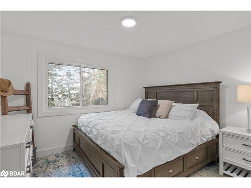 581 Mapleview Drive E, Barrie, ON - Indoor Photo Showing Bedroom