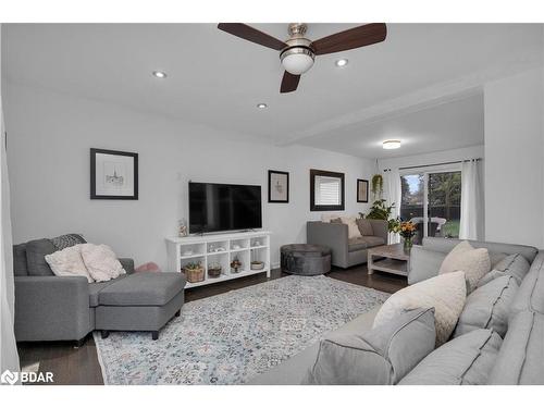 48 Ninth Street, Collingwood, ON - Indoor Photo Showing Living Room