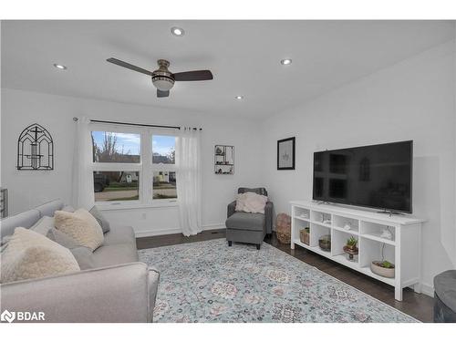 48 Ninth Street, Collingwood, ON - Indoor Photo Showing Living Room