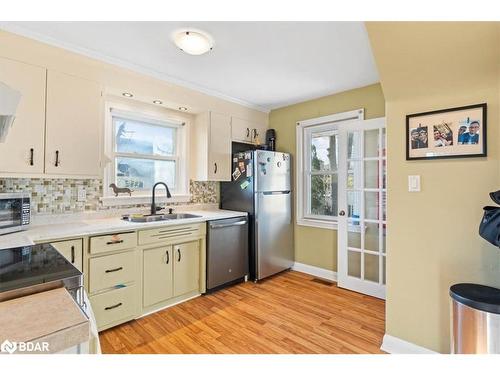 484 Bridge Street E, Belleville, ON - Indoor Photo Showing Kitchen With Double Sink