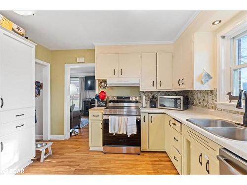484 Bridge Street E, Belleville, ON - Indoor Photo Showing Kitchen With Double Sink
