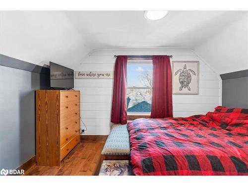 484 Bridge Street E, Belleville, ON - Indoor Photo Showing Bedroom