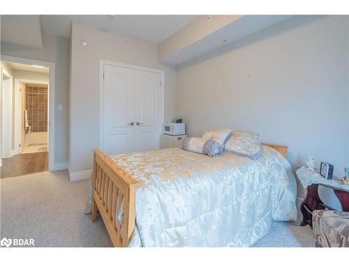 206-100 Dean Avenue, Barrie, ON - Indoor Photo Showing Bedroom