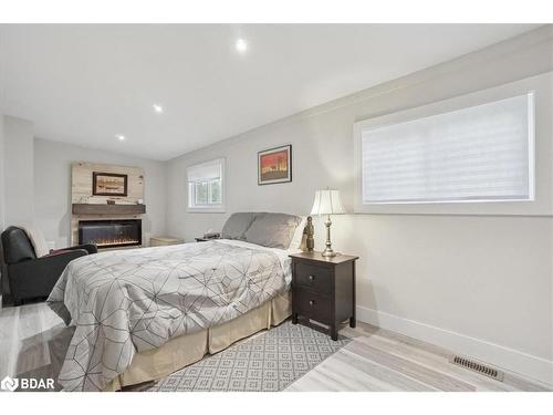 241 Oak Street, Clearview, ON - Indoor Photo Showing Bedroom
