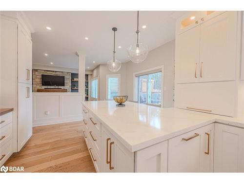 104 Penvill Trail, Barrie, ON - Indoor Photo Showing Kitchen With Upgraded Kitchen