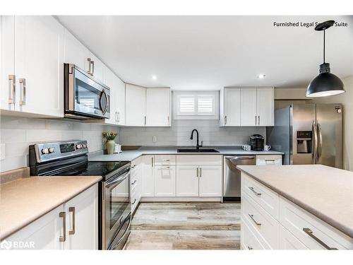 92 Nelson Street, Barrie, ON - Indoor Photo Showing Kitchen With Upgraded Kitchen