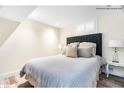92 Nelson Street, Barrie, ON - Indoor Photo Showing Bedroom