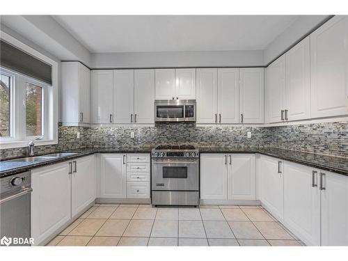 23 Pepin Court, Barrie, ON - Indoor Photo Showing Kitchen With Double Sink With Upgraded Kitchen