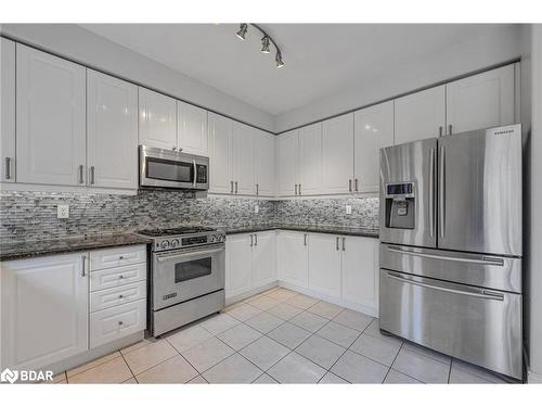 23 Pepin Court, Barrie, ON - Indoor Photo Showing Kitchen With Upgraded Kitchen