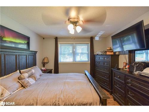 1057 Springdale Shores Road, Bracebridge, ON - Indoor Photo Showing Bedroom