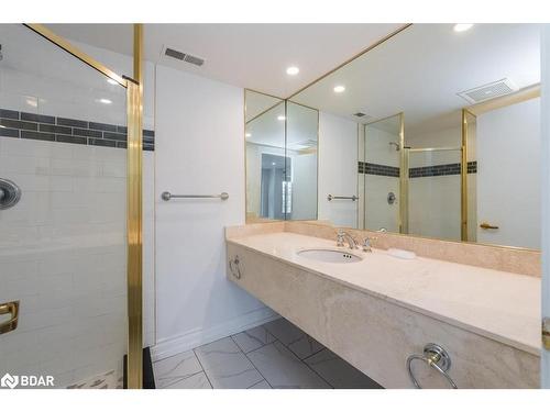 2060-90 Highland Drive Drive, Oro-Medonte, ON - Indoor Photo Showing Bathroom